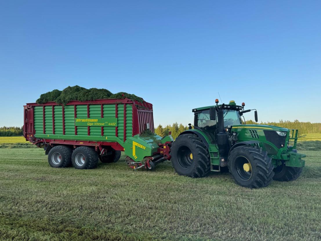 Strautman Giga Vitesse 4402