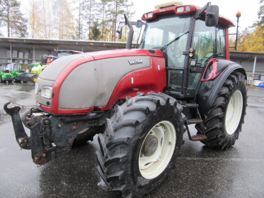 Valtra T160 +etunostolaite