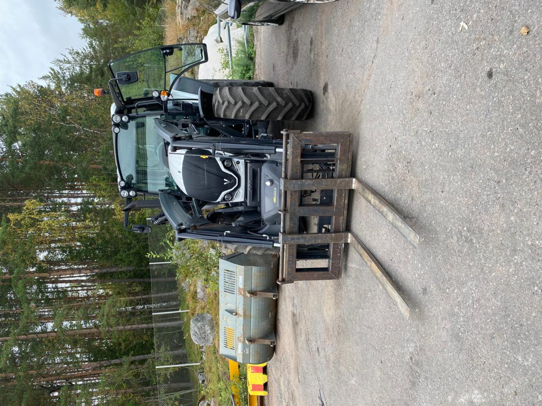 Valtra A105