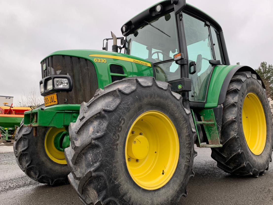 John Deere 6330