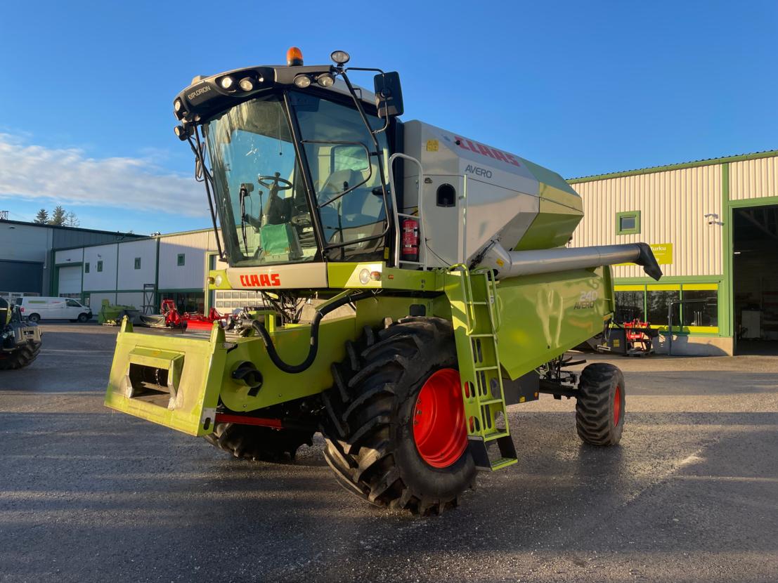 Claas Avero 240