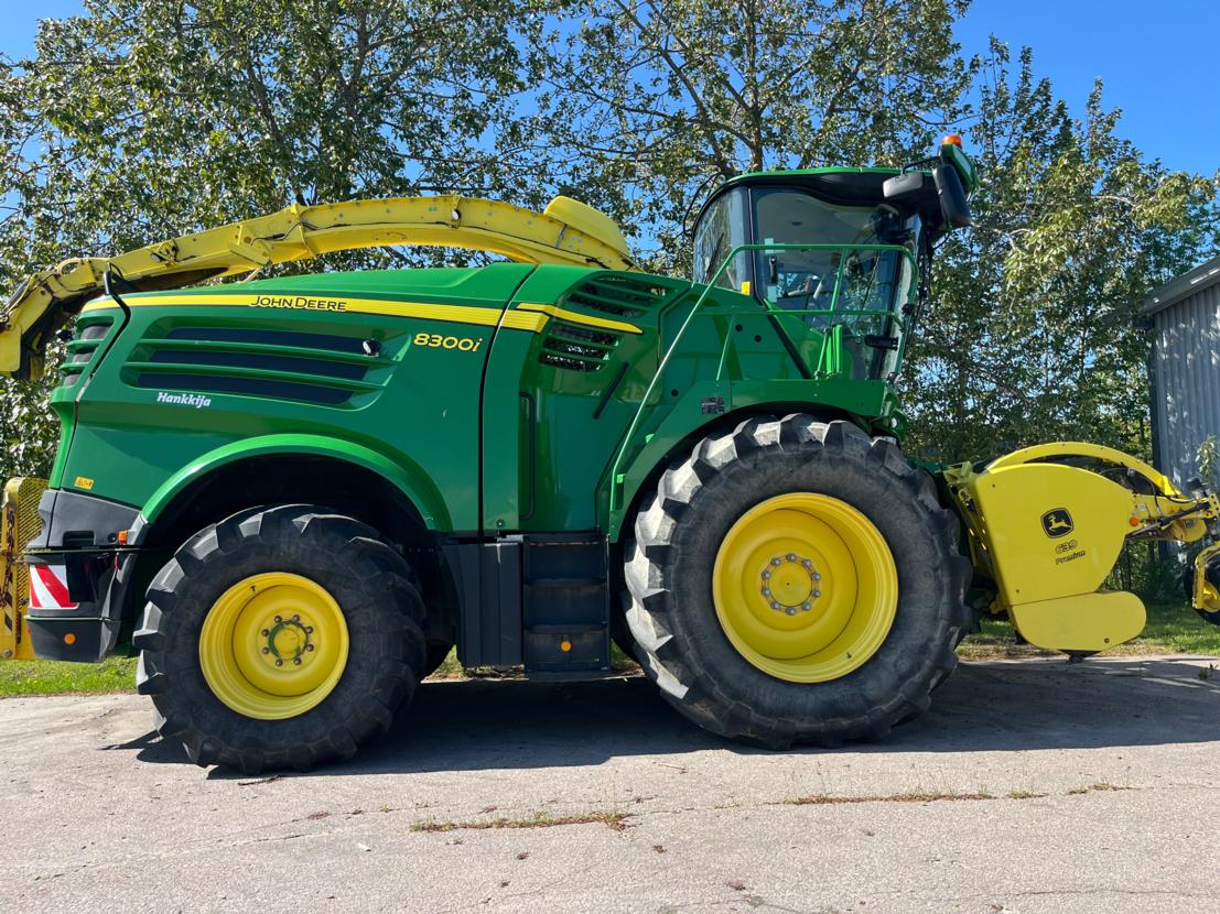 John Deere 8300
