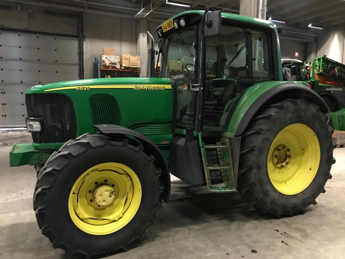 John Deere 6620