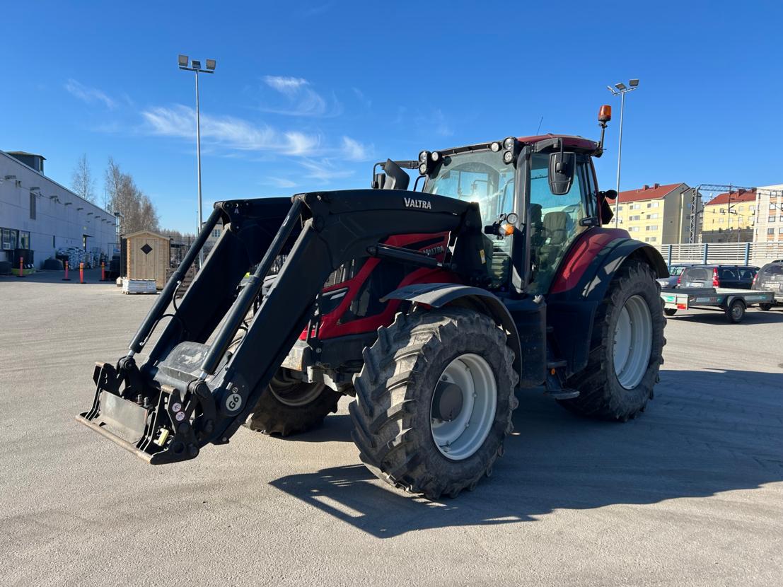 Valtra T144