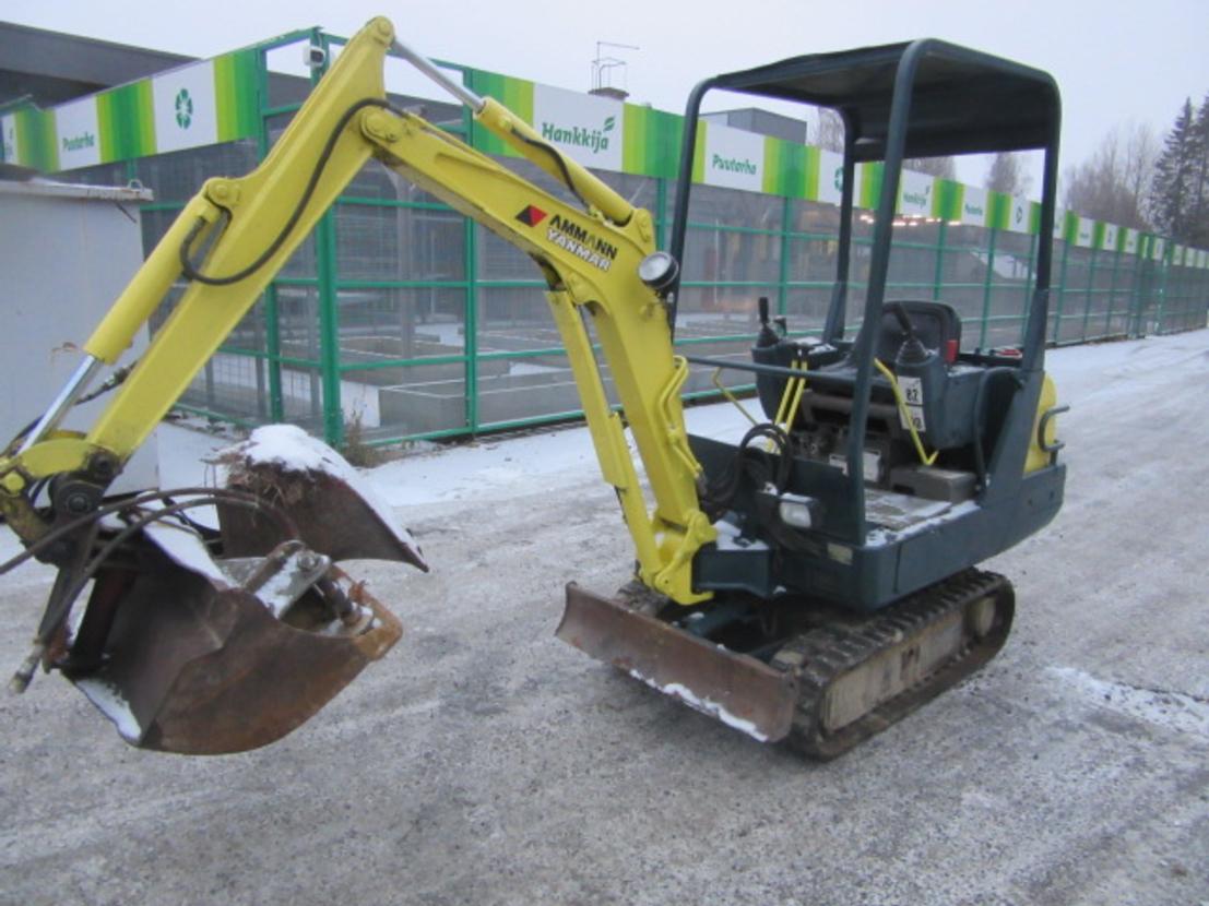 Kuormaus Ja Kaivuulaitt. Yanmar B15