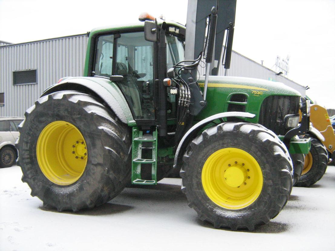 John Deere 7530