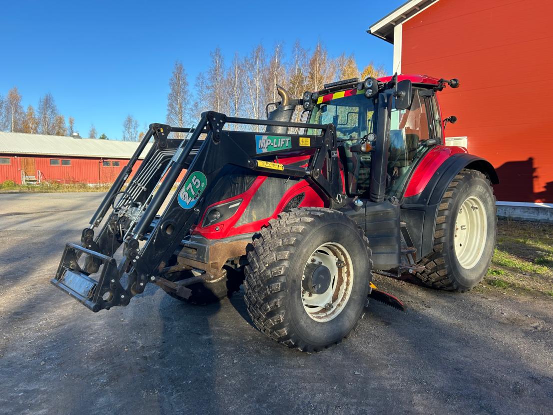 Valtra T144
