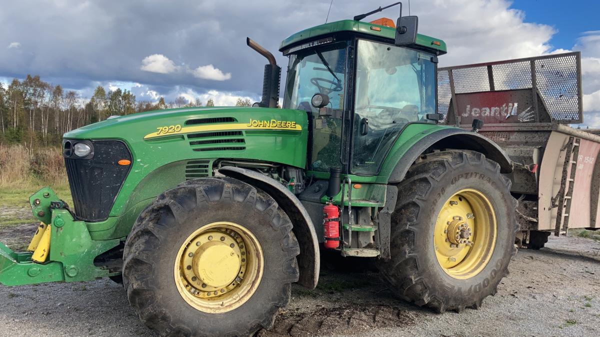 John Deere 7920