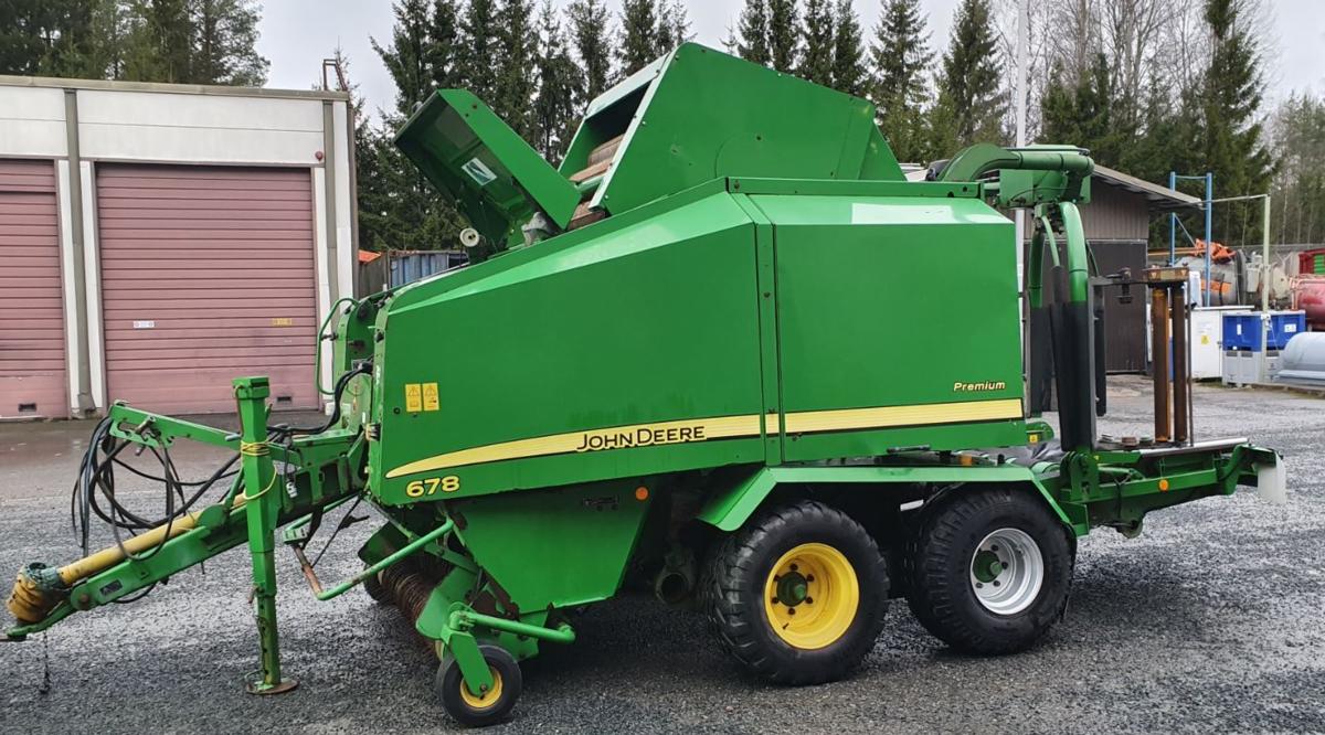John Deere 678