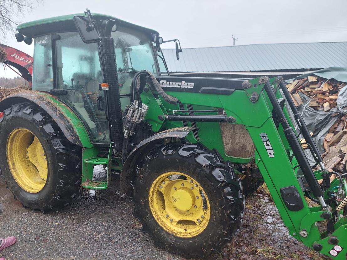 John Deere 5100m Traktori