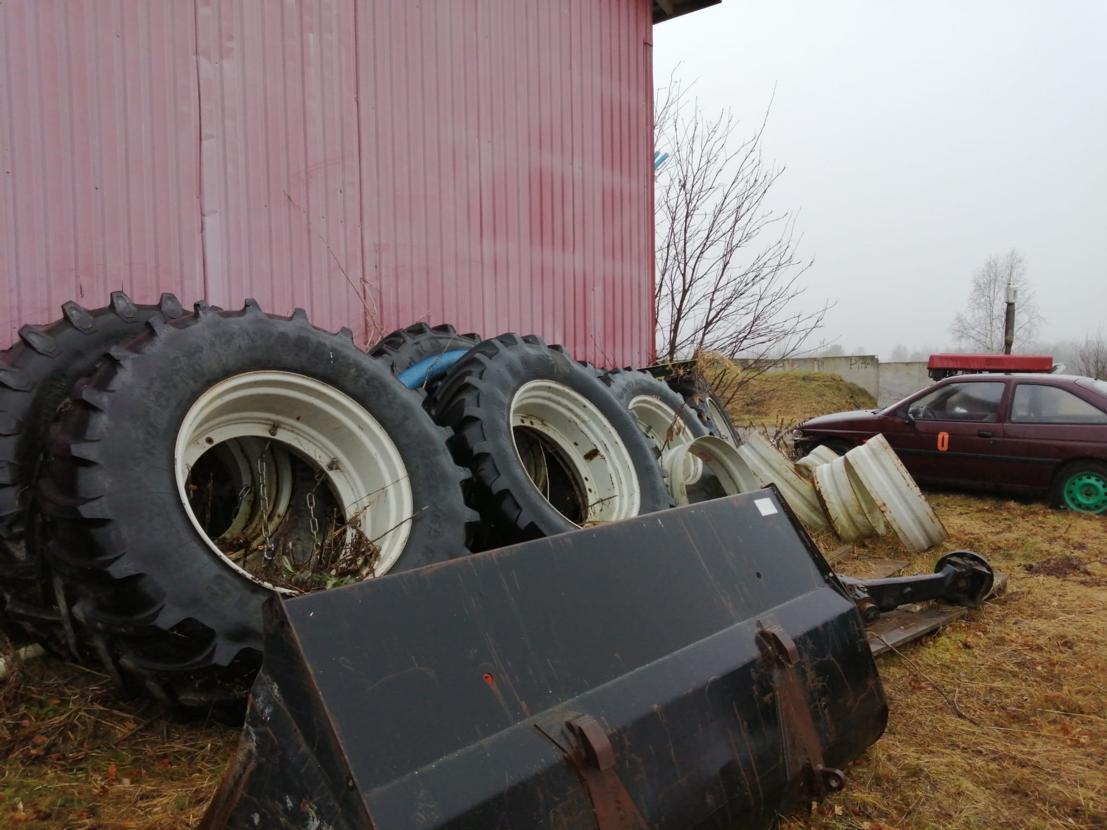 Levikepyörät 520/38 + 420/28 Levikkeet