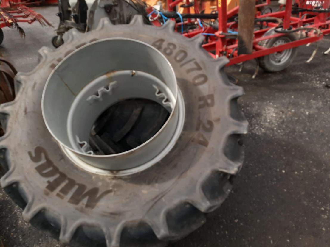 Levikepyörät 460/65r24