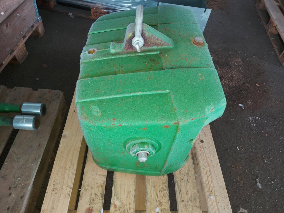 Traktorivarusteet Etupaino 900kg