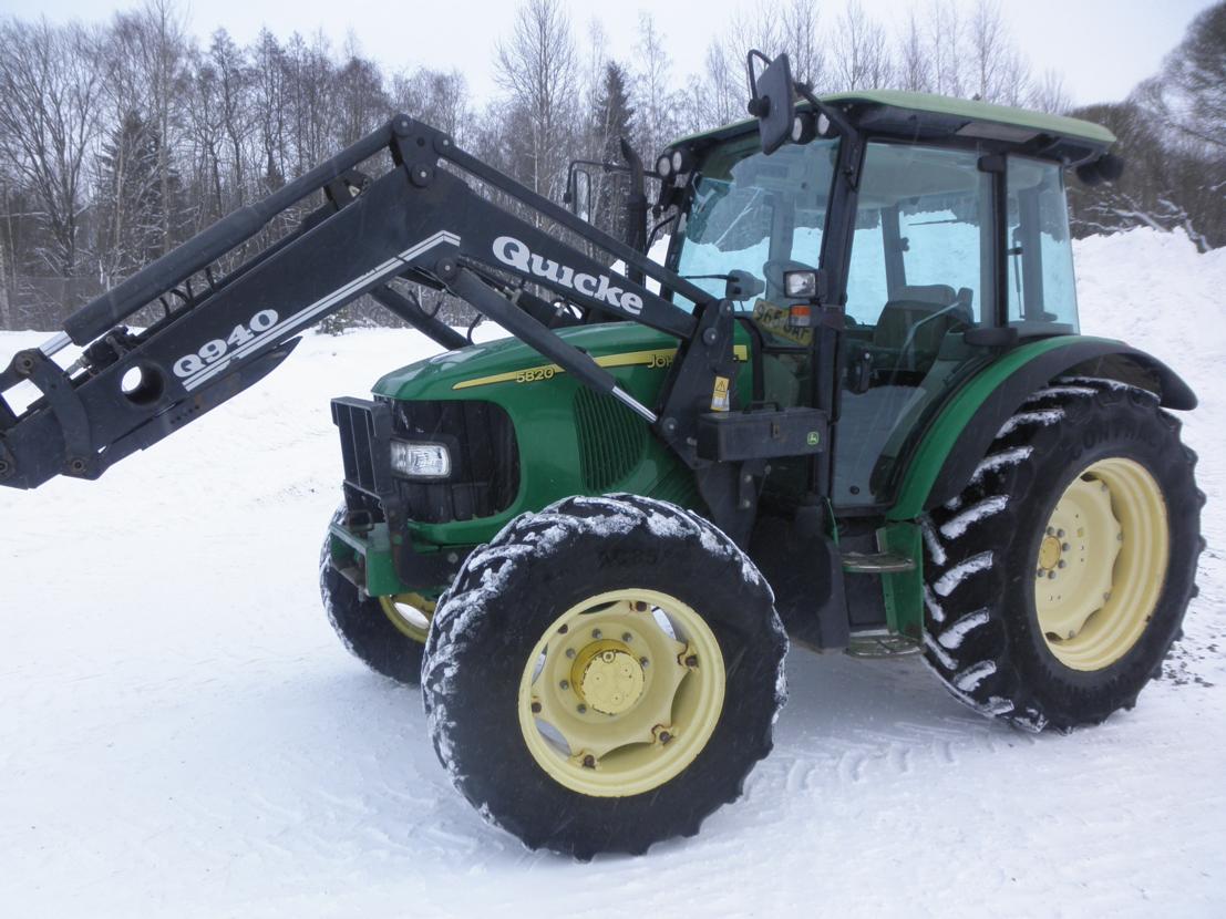 John Deere 5820