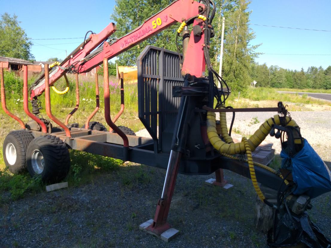 Muu Merkki Metsäkuormaaja Ja Kärry