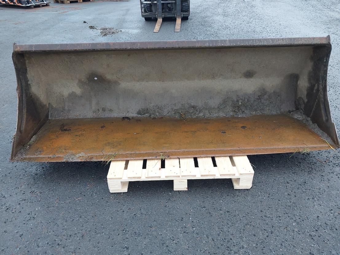 Traktorivarusteet Quicke Yleiskauha 240