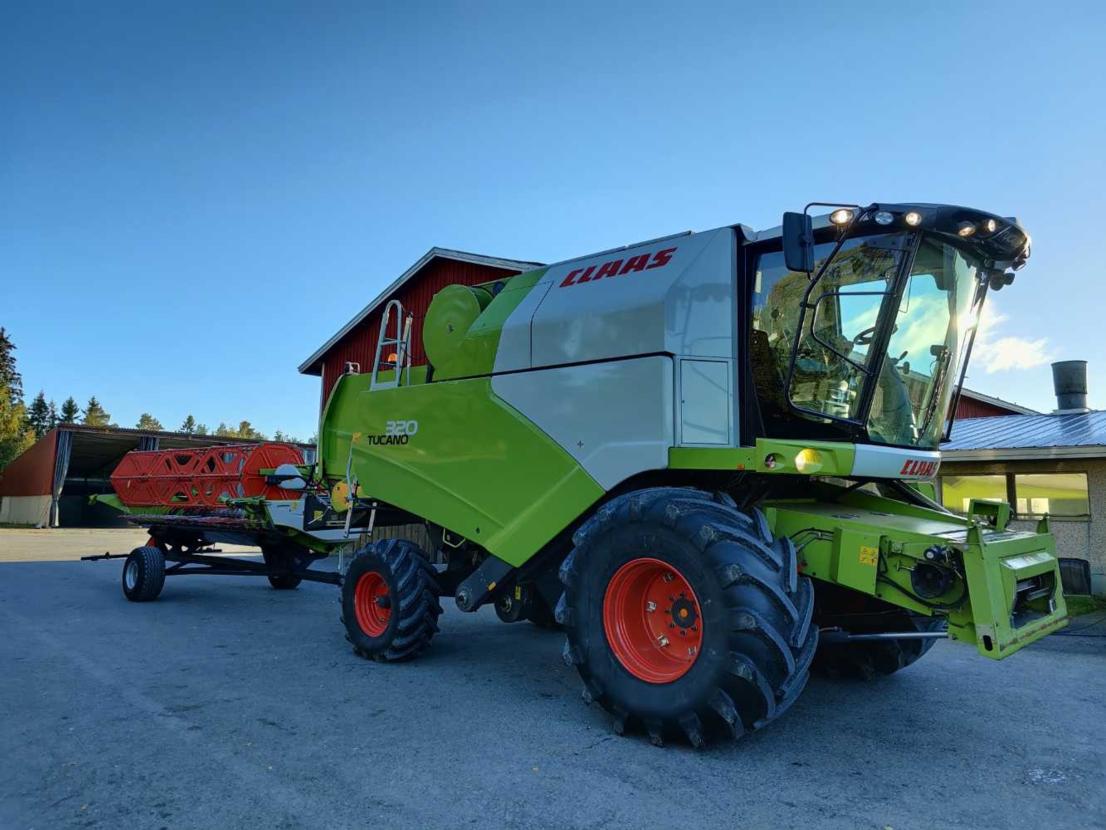 Claas Tucano 320