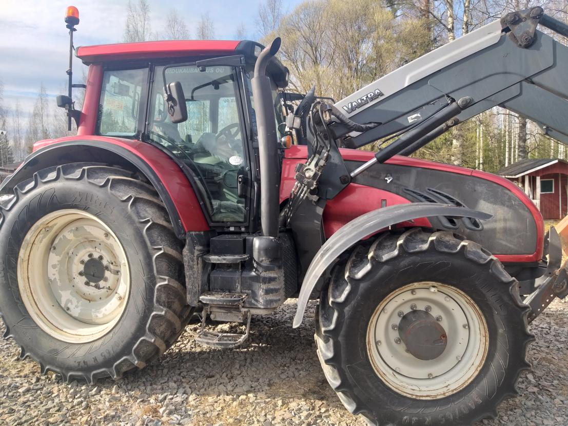 Valtra T213 Versu + Quicke 76