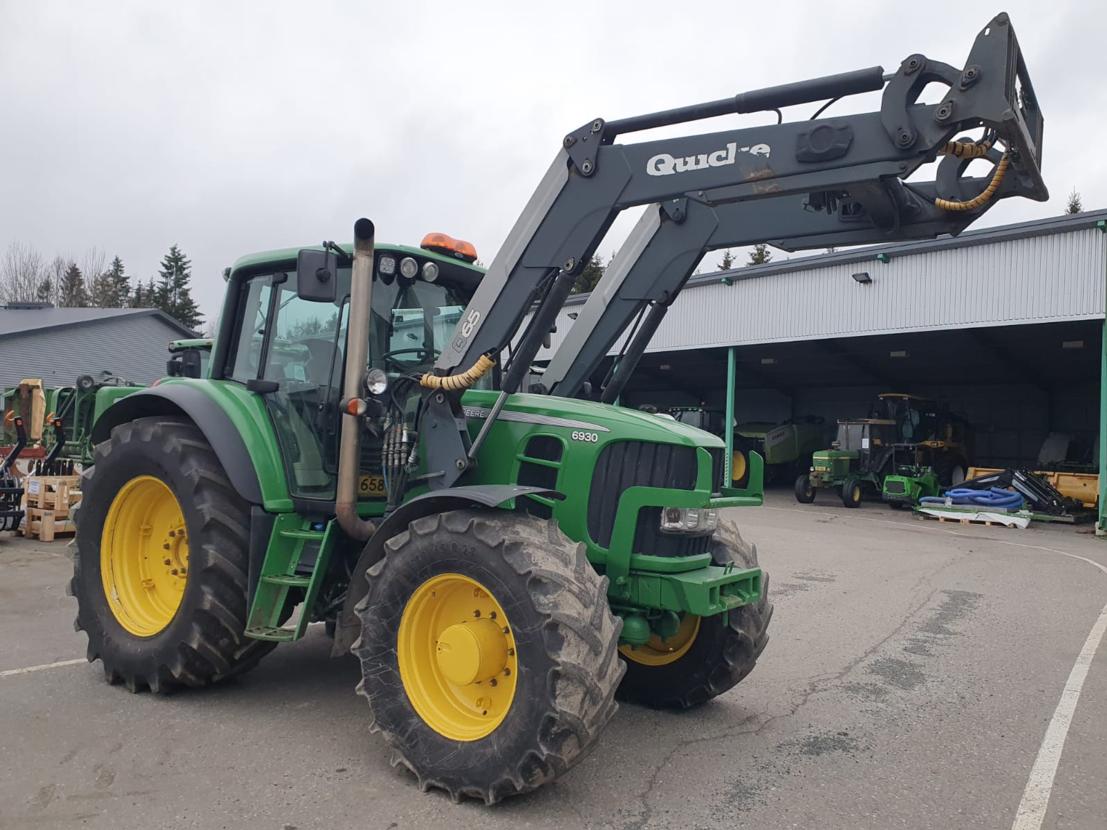 John Deere 6930