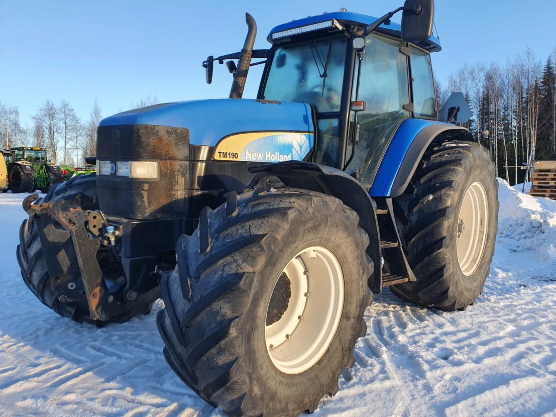 New Holland Tm190