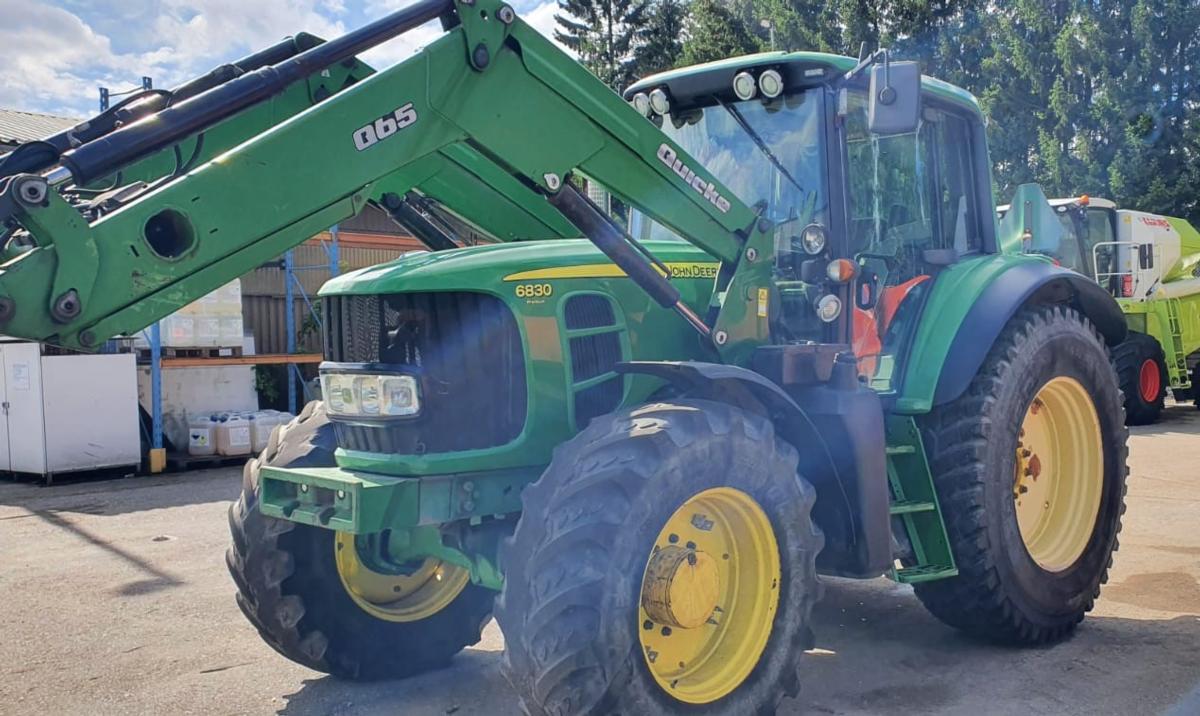 John Deere 6830
