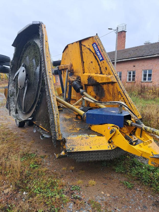 Kesanto-ja Olkimurskaimet Bomford 6.0m