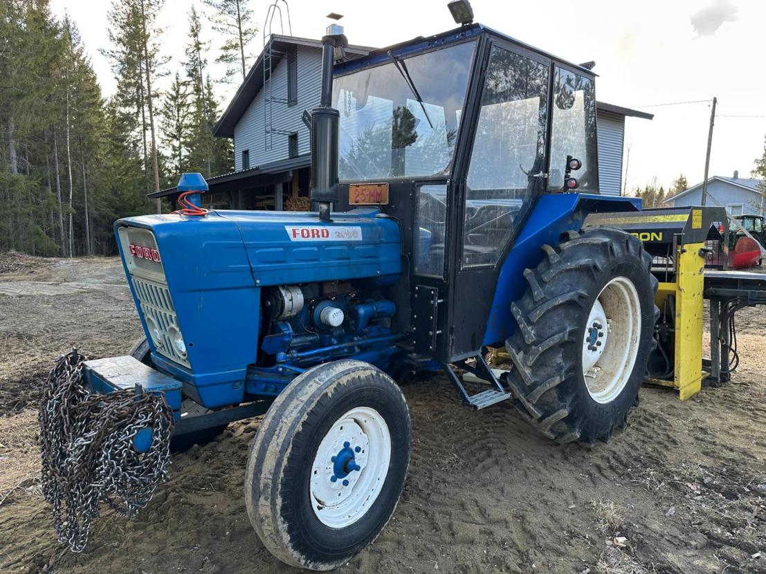 Ford 2000 Ohjaamolla