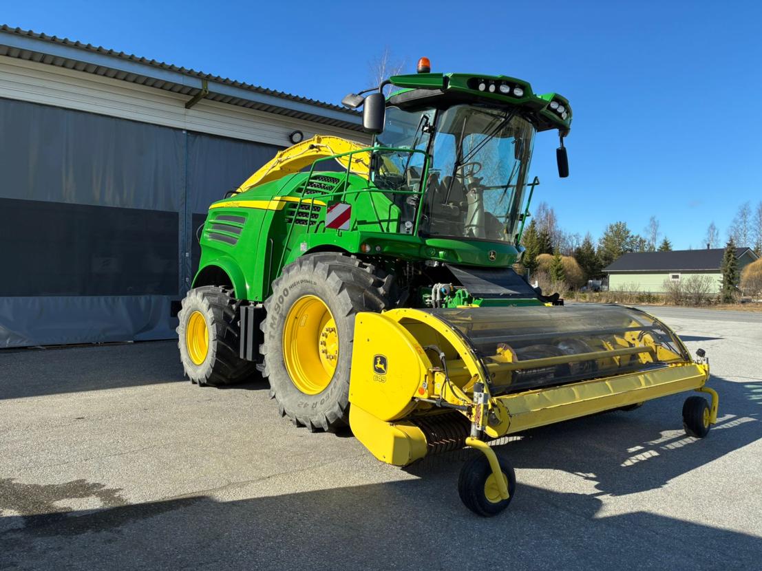 John Deere 8300