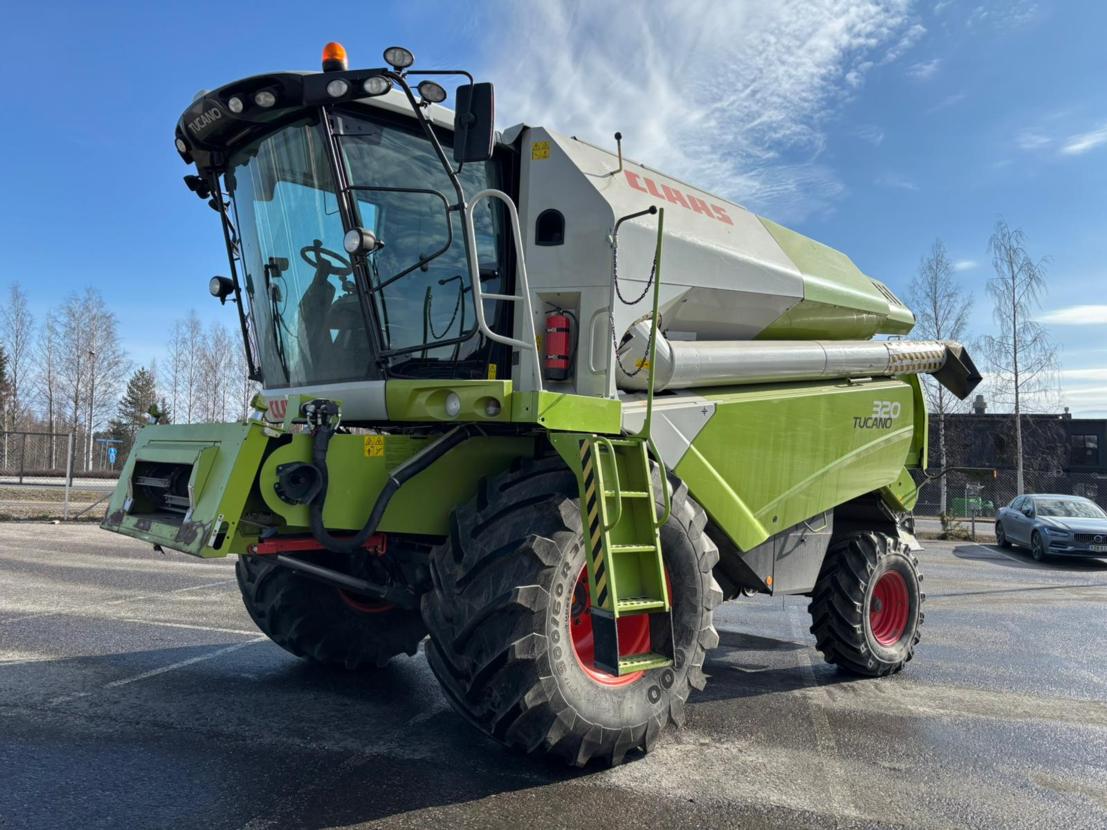 Claas 320 Tucano