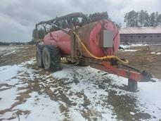 LIVAKKA 12 M3 PUMPPUKUORMAAJALLA