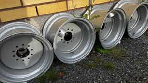 PIENKUORMAAJAVARUSTEET AVANT VANTEET W10X15 SRJ