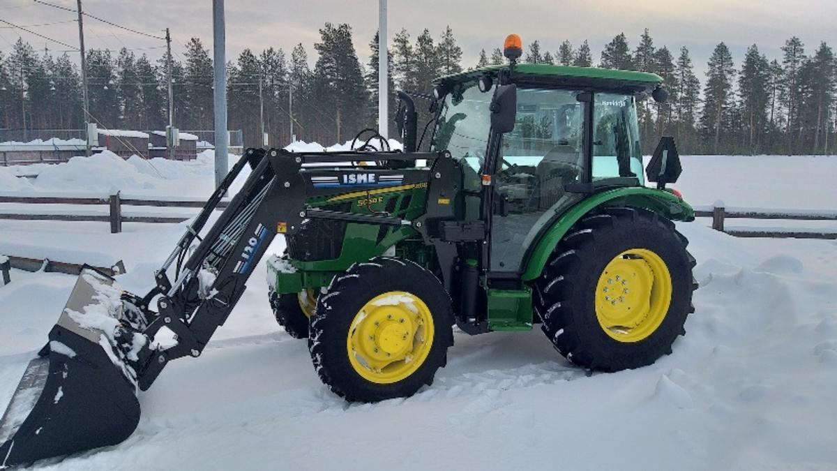 John Deere 5058e + Etukuormain