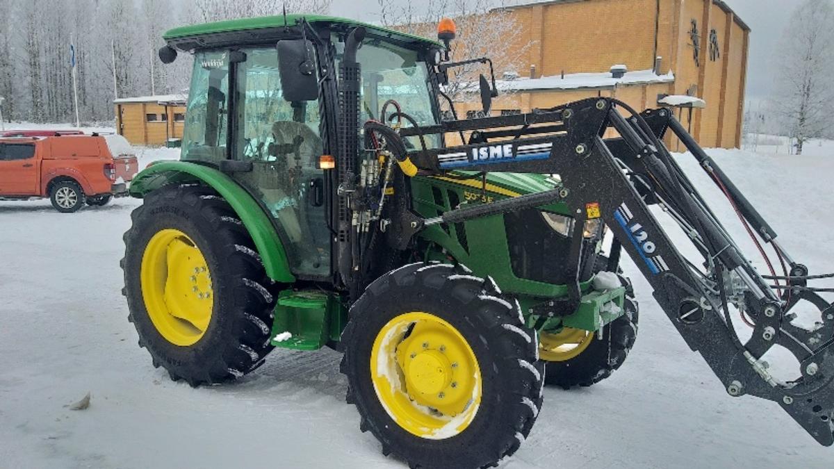 John Deere 5075e + Etukuormain